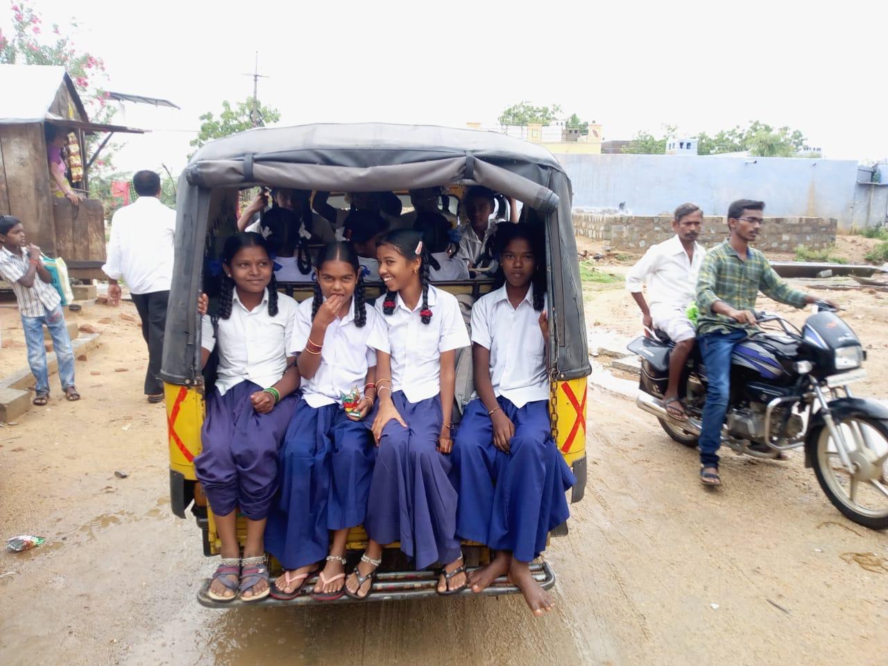 तमिलनाडु CM विजय का बड़ा ऐलान! अब स्टूडेंट्स यूनिफॉर्म में कर सकेंगे मुफ्त यात्रा