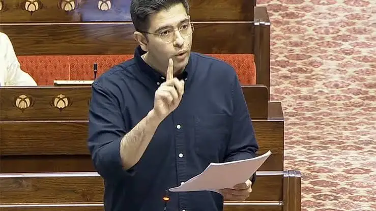 Raghav Chadha: संसद में उठा मोबाइल रिचार्ज का मुद्दा